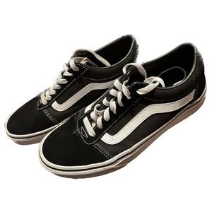 Van’s black and white old skool shoes